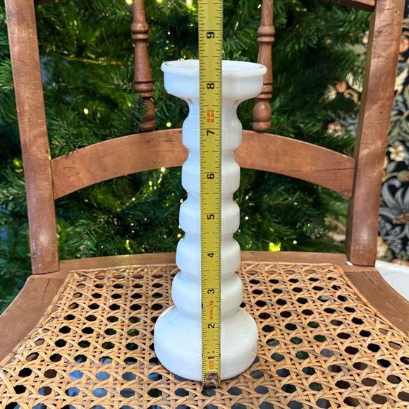 💕 1978 Anchor Hocking Candlestick Bud Vase Hooped Milk Glass White MCM - Picture 3 of 5